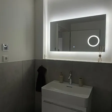 Vollmobliertes Studio Bahnhof Apartment *